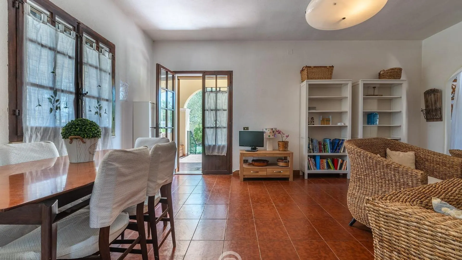 Casa Leila Vila Quartu SantʼElena Itália